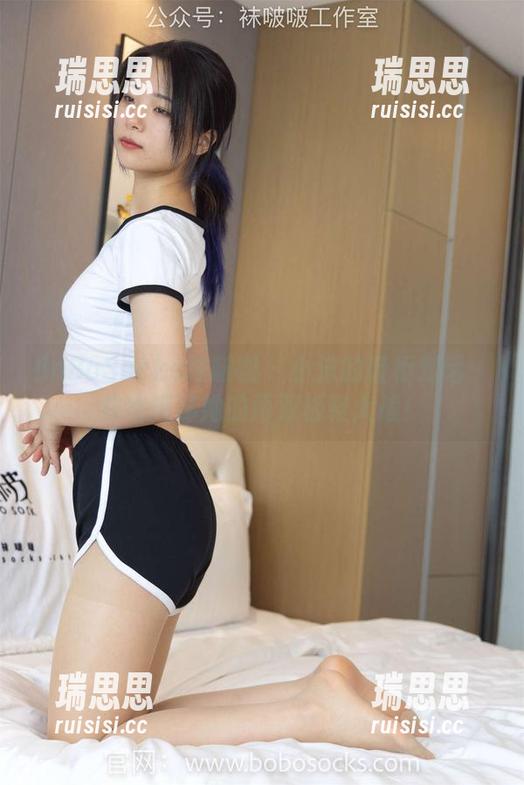 BoBoSocks袜啵啵-小沫 BoBoSocks袜啵啵 - 小沫的鞋柜对话:在线揭秘她的两双板鞋大战!