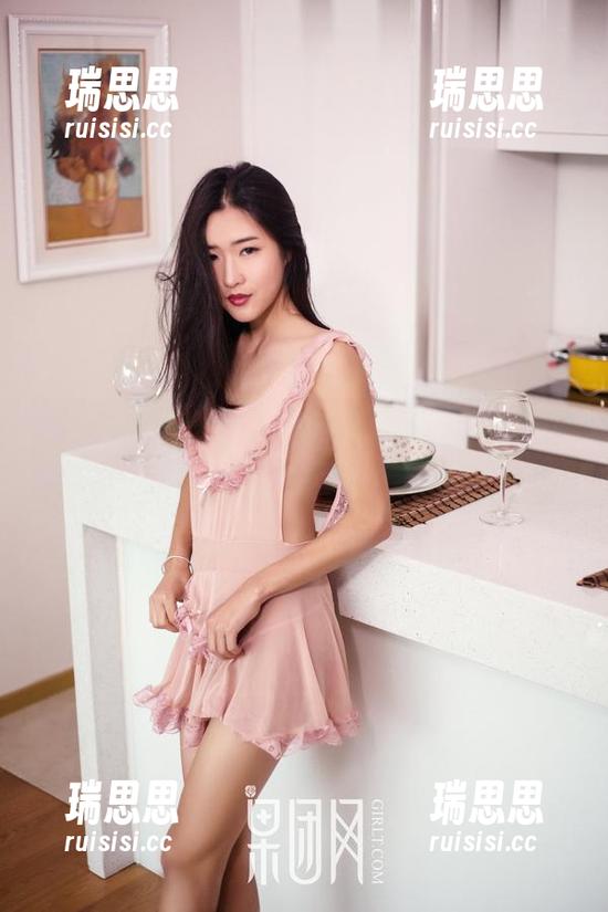 GIRLT果团网-甜Abby GIRLT果团网 - 沉浸在甜Abby的泳衣世界:写真壁纸全包围!