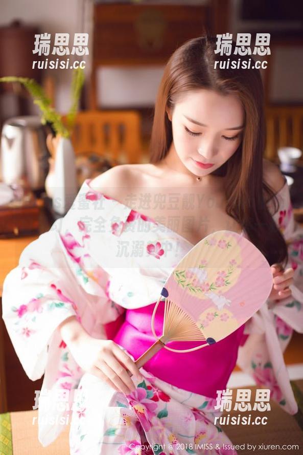 IMiss爱蜜社-兜豆靓Youlina IMiss爱蜜社 - 走进兜豆靓Youlina的纯白梦幻,完全免费的美丽图片,让你一秒沉溺其中!
