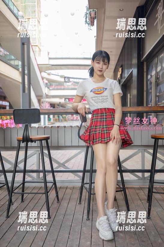 MSLASS梦丝女神-玥玥 MSLASS梦丝女神 - 看!玥玥的长裙美人坯子嗅到了春天的气息,图片更新感觉超好!
