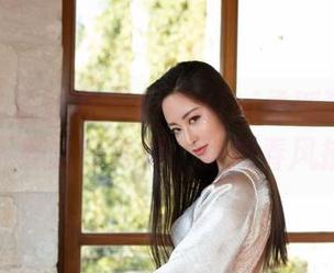 MiStar魅妍社 – FoxYini孟狐狸红裙写真：下载这份美好，犹如春风拂面！