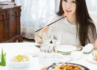 MiStar魅妍社 – 当网袜遇上Manuela玛鲁娜：观看不一样的写真美学。