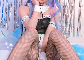 看了PoppaChan的润羽露西娅Hololive美图，我的心都跟着窜了起来！