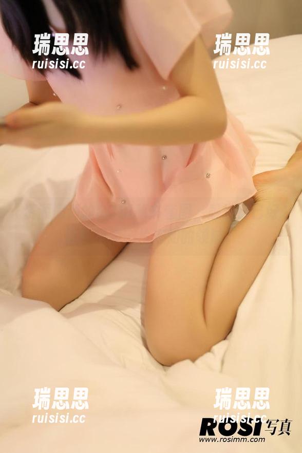 ROSI 资源满满的ROSI秘书套图,感觉自己好像在探索一片未知的领域。