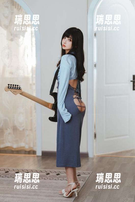 Rioko凉凉子 Rioko凉凉子的牛仔裤写真大揭秘:这裤子和我每天捉对的快乐不一样!