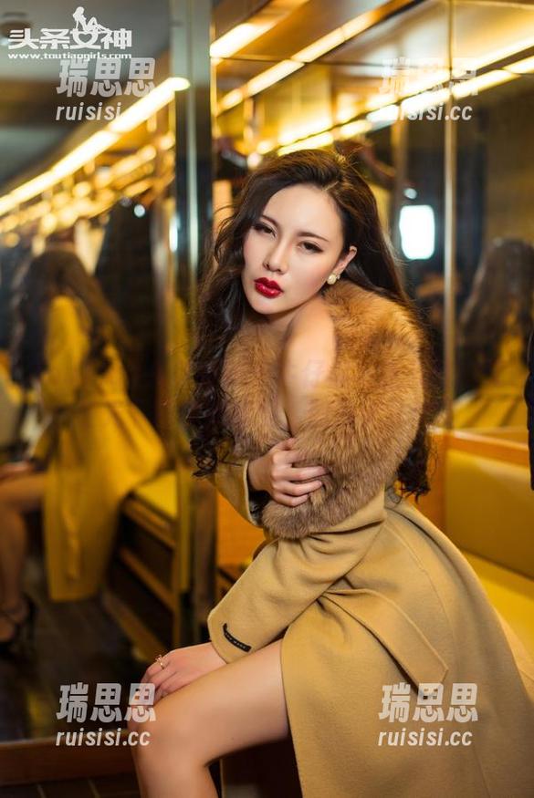 TouTiao头条女神-张蓝欣 TouTiao头条女神 - 牛仔裤与张蓝欣:无圣光下的真实感受,图片无需修饰