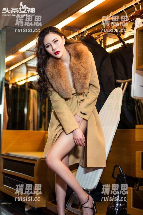 TouTiao头条女神-艾小青 TouTiao头条女神 - 艾小青女神免费图册,啧啧,真是不看后悔,看的又有点心动!
