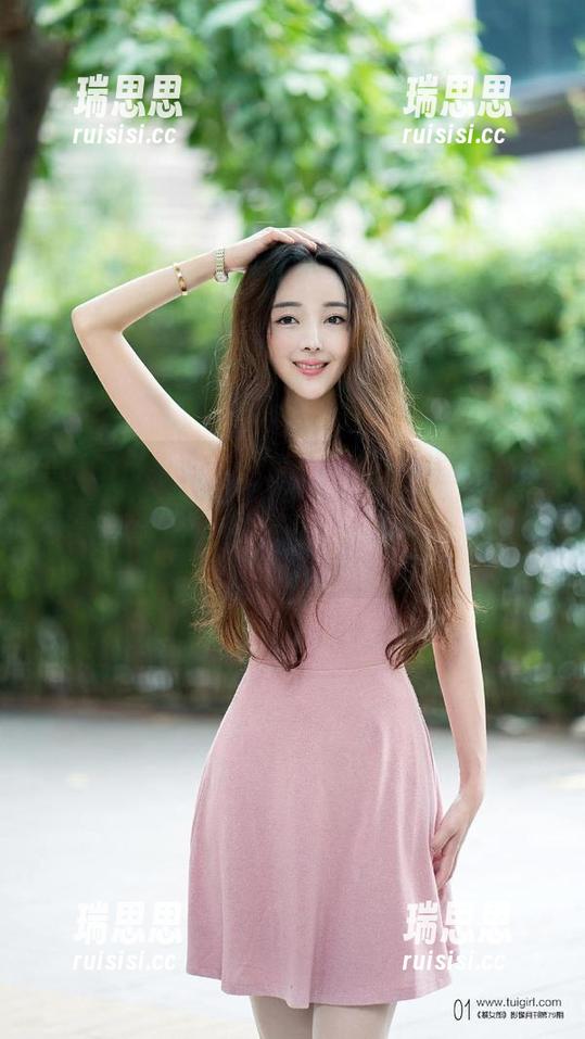 TuiGirl推女郎 - 赵惟依美足美图更新中，看看她的‘脚’步，简直是时尚界的小精灵！