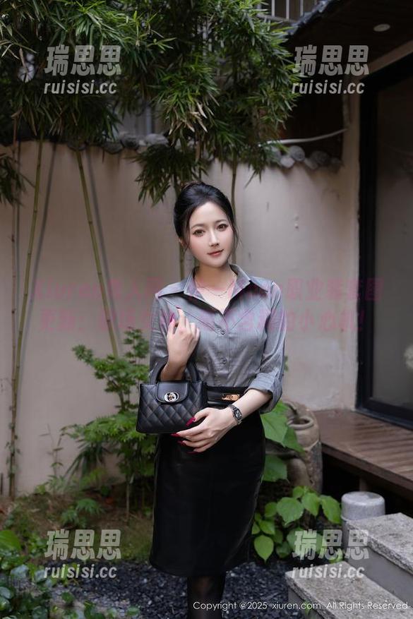 Xiuren秀人网-伊一Moon Xiuren秀人网 - 伊一Moon职业装套图更新:职场女神,毫不含糊的小心机!