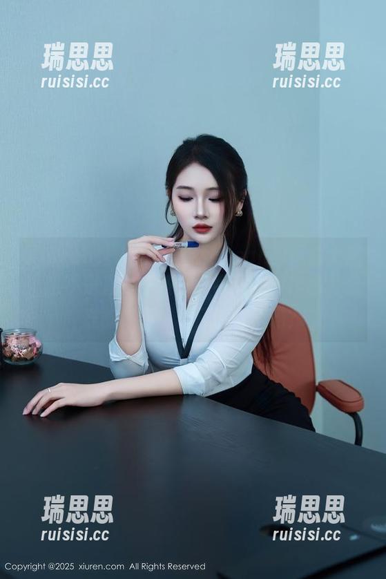 Xiuren秀人网-安然anran Xiuren秀人网 - 安然anran的短裤大观:这不是直接一波“绳命”图片作品,你准备好重燃夏日激情了吗?