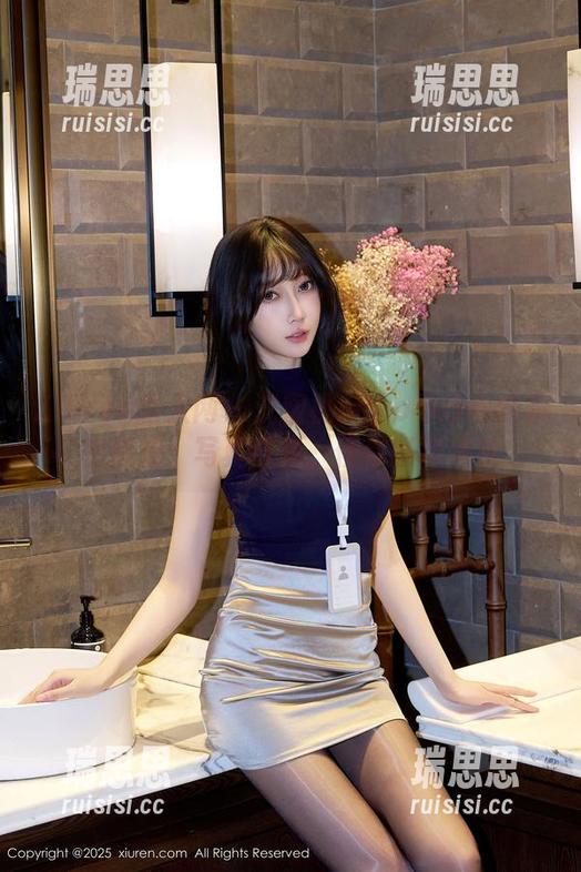 Xiuren秀人网-沈蜜桃miko Xiuren秀人网 - 沈蜜桃miko与泳池的亲密接触:写真合集,任你畅游想象
