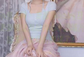 Xiuren秀人网 – 爱丽莎baby日常更新：每次更新都让我的内心小剧场升级，我的天！太吸引眼球了！