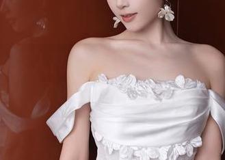 Xiuren秀人网 – 走进王馨瑶Yanni的女神世界：图包里有什么未解之谜吗？