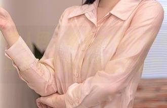 Xiuren秀人网 – 草莓zz的比基尼图包，真是不看后悔看的也尴尬