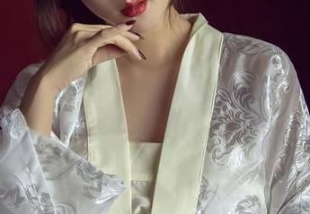 YouMi尤蜜荟 – 黄金宝儿与她的数字画报：十八岁记忆在这些照片中徘徊