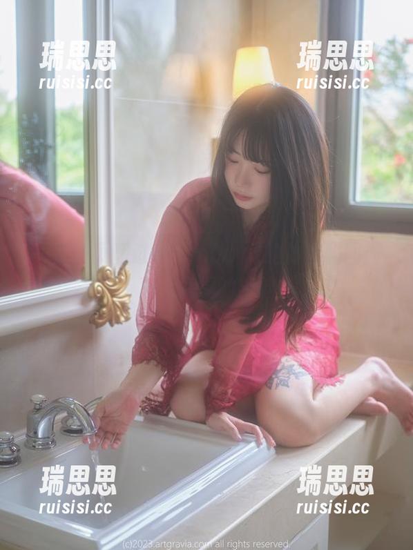 一页一页翻过wuyo(우요)的体操服图册，真是幸福的苦恼！