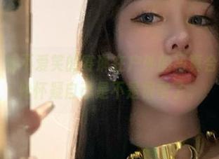 微密圈 – 看不爱笑的赛琳在户外的写真合集，我开始怀疑自己是不是很宅了。