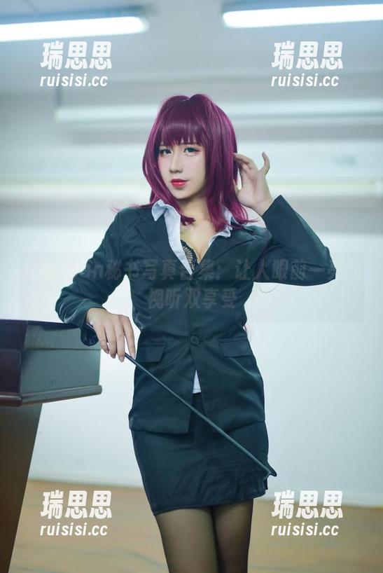 九曲Jean 九曲Jean秘书写真合集:让人眼前一亮的视听双享受