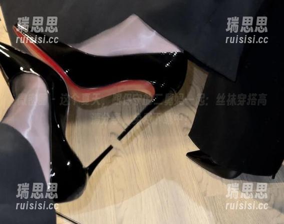 保守的二舅妈 微密圈 - 这个夏天,跟保守的二舅妈一起:丝袜穿搭高清分享,免费下载中!