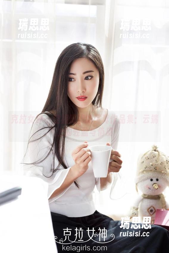 克拉女神-珊珊 克拉女神 - 空姐珊珊的写真作品集:云端上的轻盈与俏皮