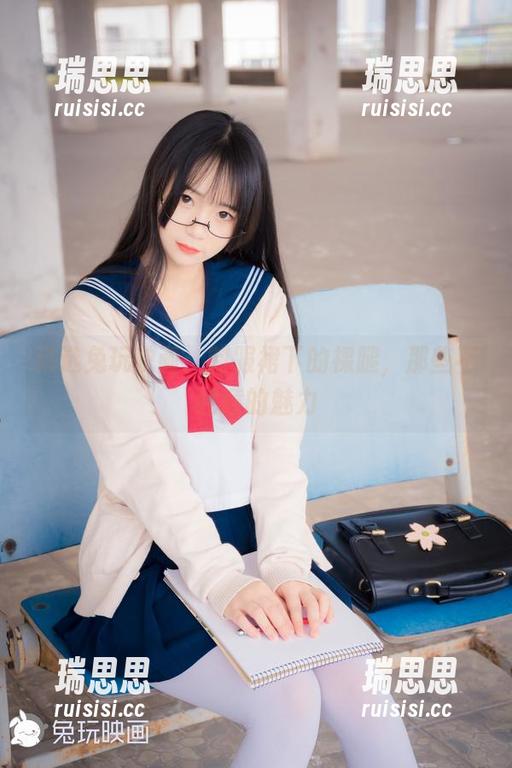兔玩映画 精选兔玩映画:制服裙下的裸腿,那些不经意的魅力