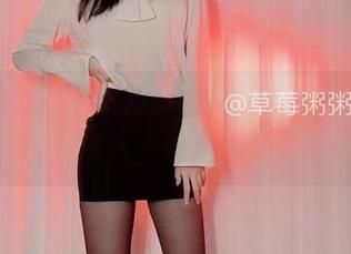 微密圈 – 原图十万口草莓粥粥，秘书风格简约却意外撩人，怪不得如此受欢迎！