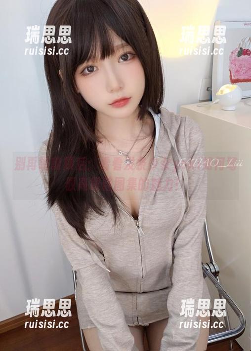 别再瞻前顾后：看看发条少女yoki如何驾驭高跟鞋图集的魅力！