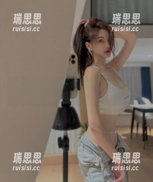 周妍希 微密圈 - 分享周妍希皮衣照片:就问你们,谁还不想要这么一件迷人的装备?