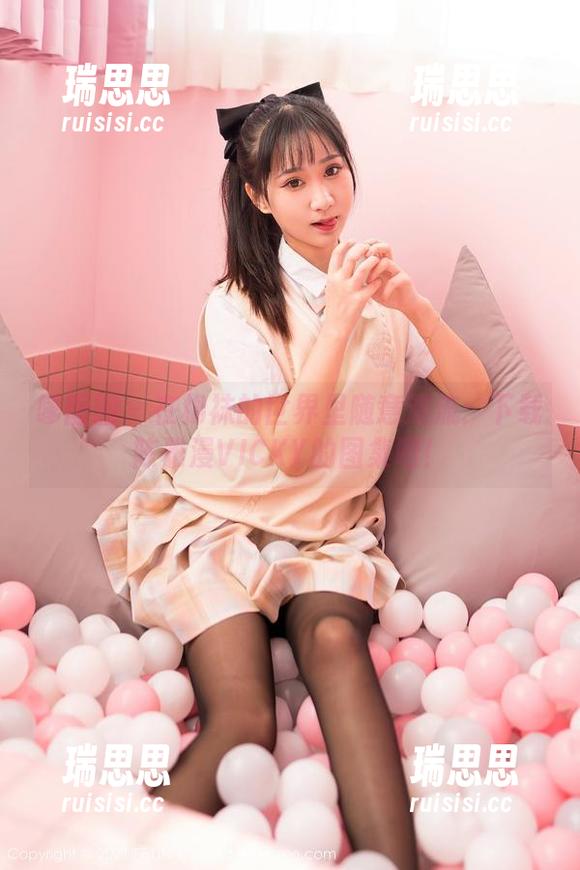 嗲囡囡 - 在棉袜的世界里随意漂流：下载陈雅漫VICKY的图集吧！