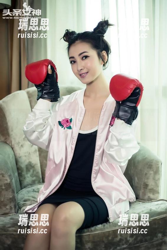 头条女神-唐嫣儿 头条女神 - 打卡唐嫣儿长腿原图,真的是长得让我惊呼‘这腿真是长’!