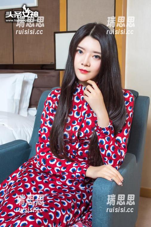 头条女神-梁芮溪 头条女神 - 梁芮溪私房自拍:图包,让你一瞬间心动