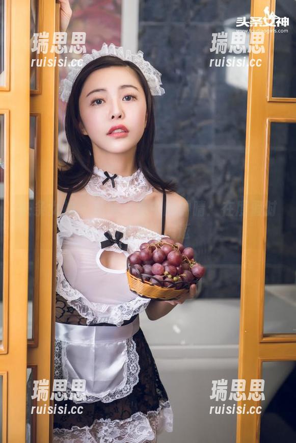 头条女神-钟晴 头条女神 - 私房写真中的钟晴:在度假时光里流连忘返