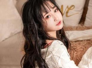 捉摸不定的魅力，奇行家狗崽与七三蓝护士的写真套图，仿佛在对你耳语。