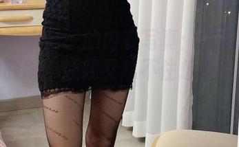 微密圈 – 小萌子的内衣写真：原图中那种微微的暧昧，让我又忍不住想滑动屏幕再看。