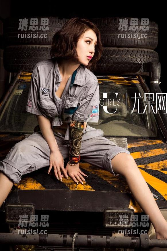 尤果网-心儿 尤果网 - 泳池里的心儿,定制的写真,居然能让人忘记了这是个炎热的夏天。
