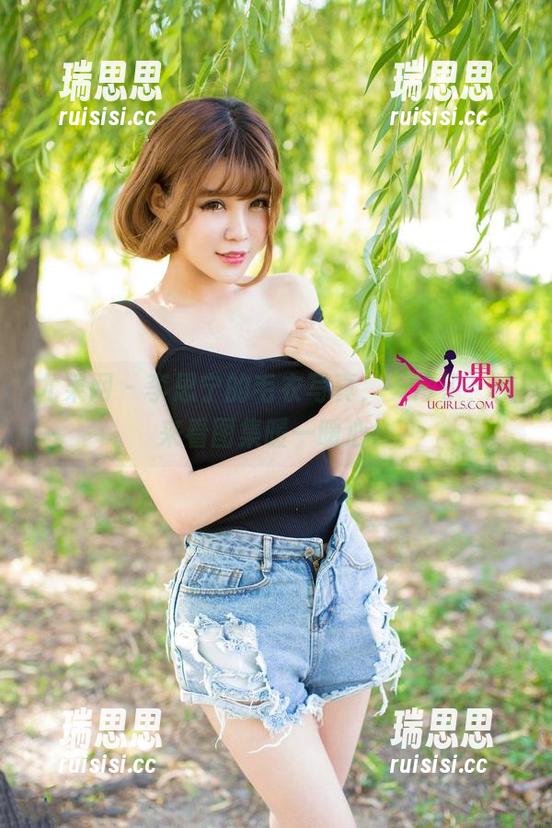 尤果网-李思宁 尤果网 - 李思宁的毛衣写真,天冷了,快来看图集暖一暖心!