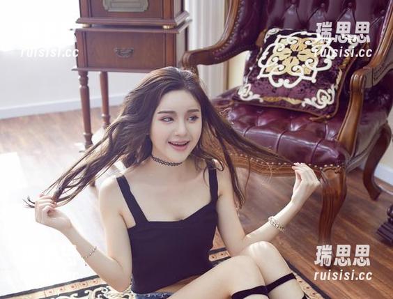 尤物馆 - 无与伦比的潘琳琳ber美足，高清图集让你目不暇接！