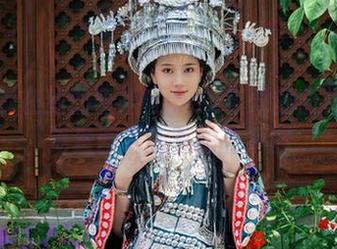每年都在变的年年Nnian与她的白裙：这海量图片我真的看不够