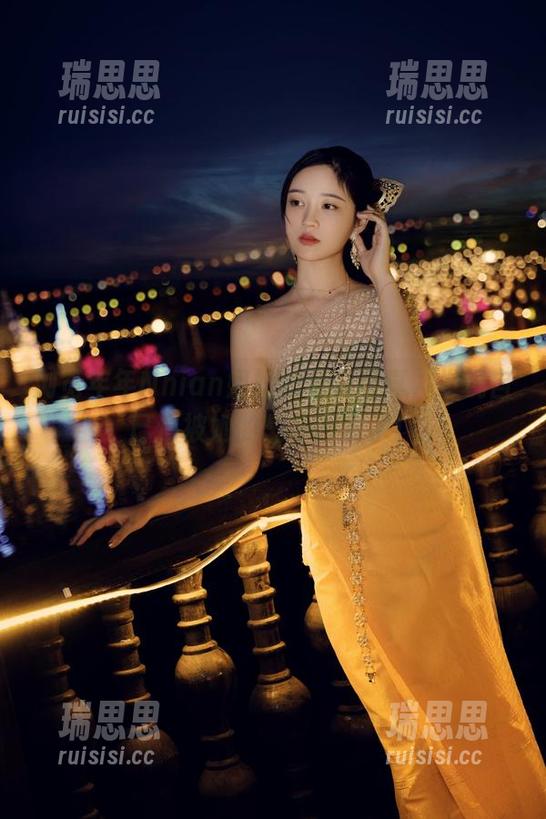 浏览年年Nnian姐姐的免费写真，发现自己也被她的气质圈粉了！