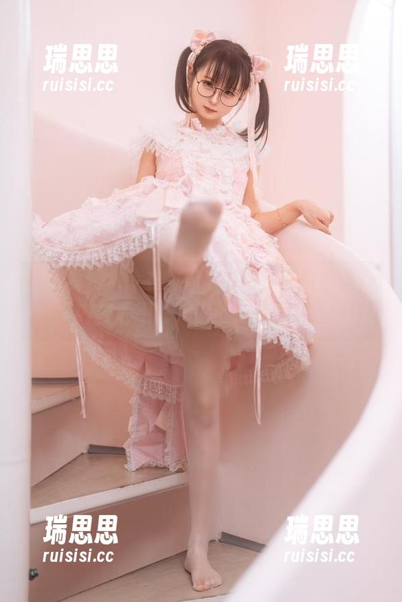 幼水铃衣 来看看幼水铃衣的周末郊游,原图合集,具体内容我不说,你猜应该不会错吧!