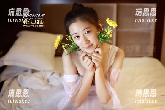 推女神-艾小青 推女神 - 聊个腿是什么意思?艾小青的美腿让你免费下载,感受什么叫腿部诱惑。