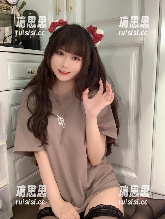 是依酱吖 是依酱吖学姐的秘密——最新照片哟真是让人意外!