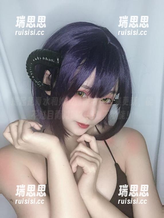 提起是青水和她的露背毛衣合集更新，能不过目而过吗？绝对不可能！