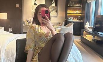 微密圈 – 听说果儿Victoria的最新长腿写真，有招风耳都能飞起来的效果！