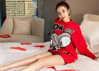 微密圈 – 谁说黄色战袍不够优雅？看看果儿Victoria的原图，你可能会改变看法。