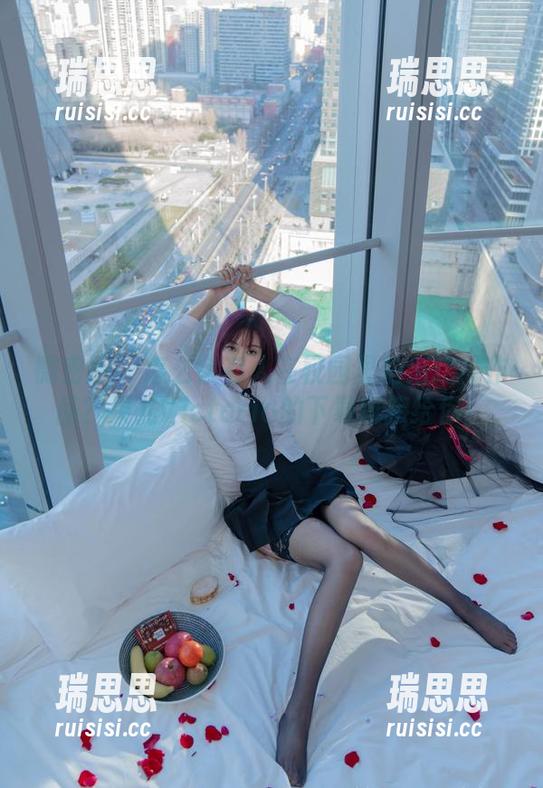 果儿Victoria 微密圈 - 怎么会有人在校园里拍出这种作品?果儿Victoria的下载链接给你!