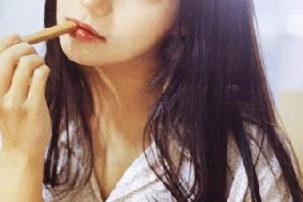 果团网 – 如果生活可以选择壁纸，那我肯定定制陈雅漫的粉色写真！毕竟，粉色就是小确幸啊。