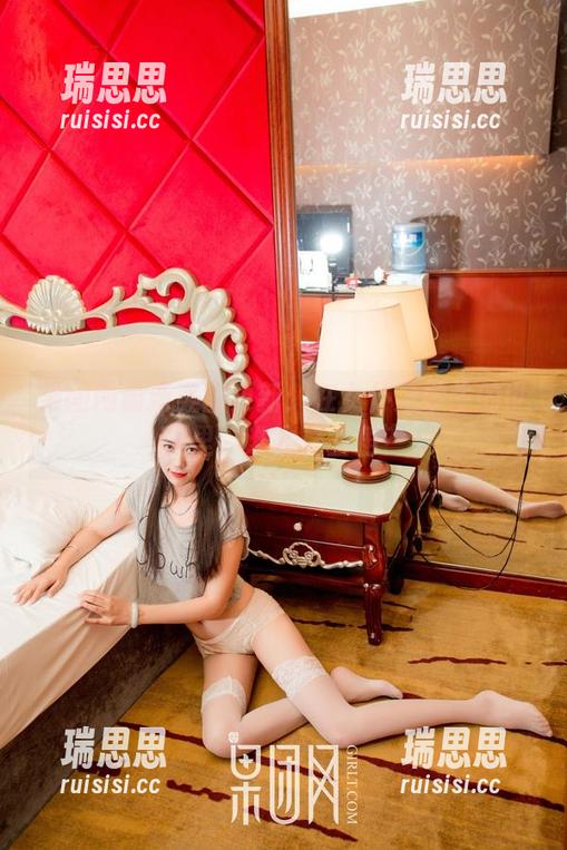 果团网 果团网最新美图更新:在女仆与学生的世界里,谁才是主角?