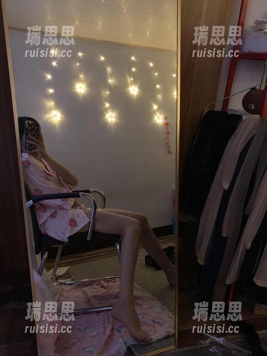 微密圈 - 桃脱了在天台的玩耍合集：踩着阳光，抓住梦幻资源！