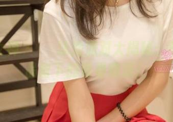 梦丝女神 – 玥玥泳池派对大揭秘：私拍作品留下的青春痕迹！